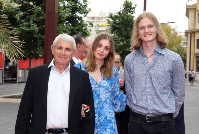 Michel Boujenah aux côtés de sa fille Louise et de son compagnon, lors de la première du film "Boite Noire", à Nice, ce samedi 19 juin.