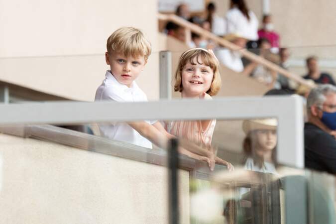 Complices et souriants, les jumeaux Gabriella et Jacques de Monaco ont capté l'attention lors du World Rugby Sevens Repechage, au stade Louis-II de Monaco ce dimanche 20 juin.