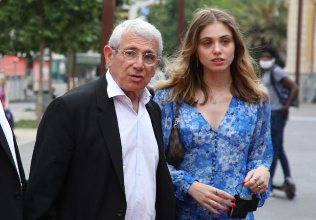 Michel Boujenah aux côtés de sa fille Louise et de son compagnon, lors de la première du film "Boite Noire", à Nice, ce samedi 19 juin.