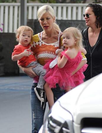 Mère de cinq enfants, Tori Spelling est régulièrement aperçue avec ses enfants, le 22 mars 2014. 