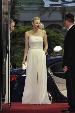 26 mai 2013 : Charlene en robe bustier blanche pour la soirée de gala du Grand Prix de Monaco