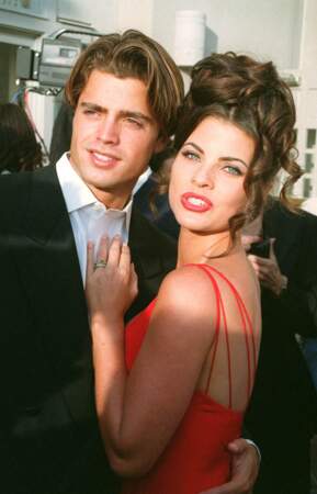 David Charvet et Yasmine Bleeth complices et glamour à Los Angeles, le 24 octobre 1994