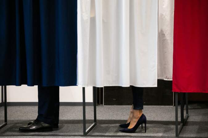 La première dame Brigitte Macron a opté pour une paire de talons hauts pour cet événement important.