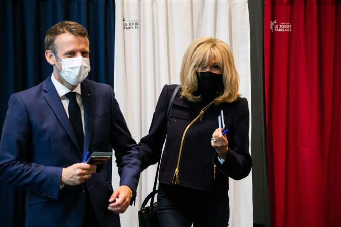 Le couple Macron a voté ensemble au palais des Congres au Touquet.