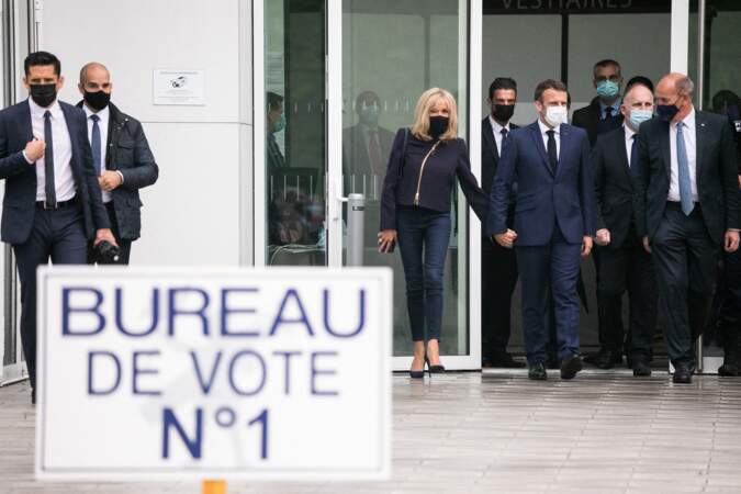 Le président de la république Emmanuel Macron, sa femme Brigitte Macron et Daniel Fasquelle, maire du Touquet Paris Plage au palais des Congres au Touquet le 27 juin 2021