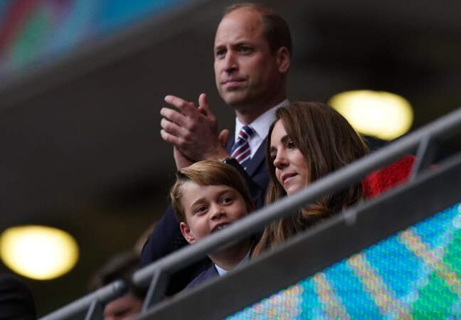 William et Kate avec le prince George lors du match Angleterre-Allemagne lors de l'Euro 2020 au stade de Wembley à Londres le 29 juin 2021