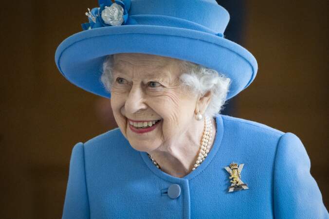 Elizabeth II était radieuse, le 28 juin 2021, lors de sa visite à l'usine AGG Barr à Cumbernauld, pendant sa semaine de Holyrood consacrée à l'Ecosse