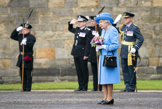 Lors d'un cérémonie au palais d'Holyroodhouse, Elizabeth II s'est vu remettre les clés de la ville, un événement inaugurant la semaine dédiée à l'Ecosse