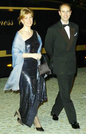 La comtesse Sophie de Wessex aux côtés de son époux Edward pour assister à la soirée au palais royal d'Amsterdam, le 1er février 2002