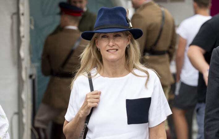 Contrairement aux larges chapeaux à plumes, la comtesse Sophie de Wessex a opté pour un panama à l'occasion du "Royal Windsor Horse Show", le jeudi 1er juillet 2021