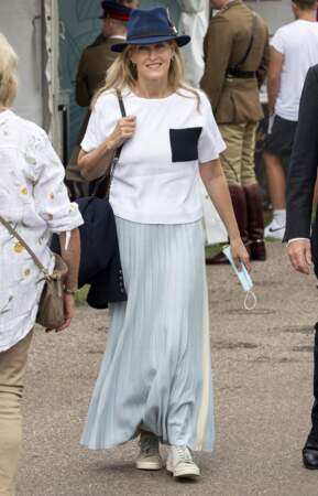 Pour compléter sa tenue décontractée-chic, la comtesse Sophie de Wessex a opté pour un panama, le jeudi 1er juillet 2021