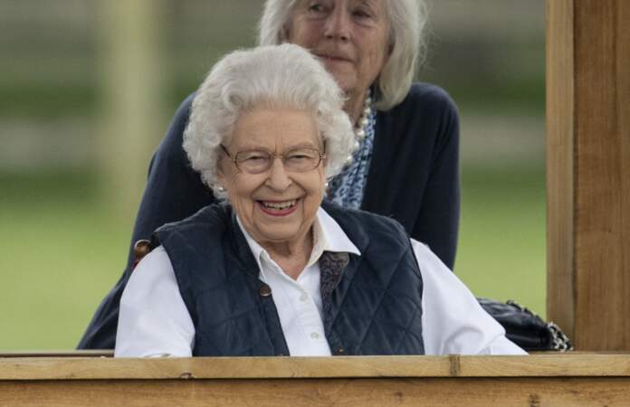 La Reine Elizabeth II a dévoilé un grand sourire à la course hippique "Royal Windsor Horse Show", le 2 juillet 2021, à Windsor.