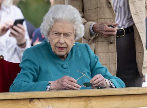La reine Elizabeth II fan d'équitation lors du Royal Windsor Horse Show à Windsor le 1er juillet 2021.
