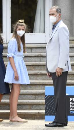 Pour compléter son look estival et tendance, la princesse Sofia a misé sur une paire de ballerines nude de chez Carolina Herrera, le 1er juillet 2021