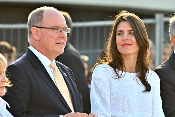 Le prince Albert II de Monaco et Charlotte Casiraghi complice lors de la remise des prix du Trophée Casino de Monte-Carlo, ce vendredi 2 juillet. 
