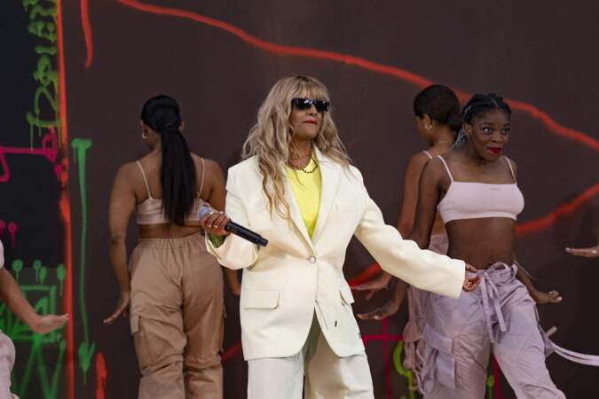 La chanteuse M.I.A a assuré le spectacle lors du défilé Off-White "Laboratory of fun", à Paris, le 4 juillet 2021