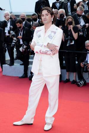Nicolas Maury a opté pour un costume très chic de chez Lanvin pour la montée des marches du film "Annette" lors de la cérémonie d'ouverture du 74ème Festival International du Film de Cannes, le 6 juillet 2021
