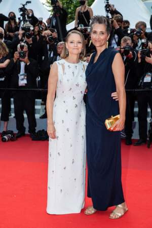Jodie Foster et sa femme Alexandra Hedison pour la montée des marches du film "Annette" lors de la cérémonie d'ouverture du 74ème Festival International du Film de Cannes, le 6 juillet 2021