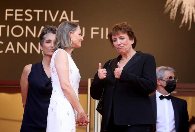 Jodie Foster plaisante avec Roselyne Bachelot lors de la cérémonie d'ouverture du 74ème Festival de Cannes. Le 6 juillet 2021