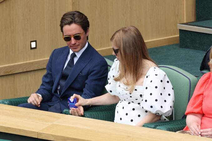 Edoardo Mapelli Mozzi et Beatrice d'York, qui accueilleront leur premier enfant à l'automne prochain, ont assisté à un match de Wimbledon, le 8 juillet 2021.