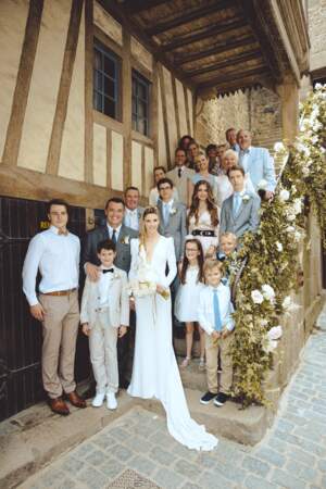 Les familles d'Arnaud Ducret et Claire Francisci réunies à la mairie du Mont-Saint-Michel le 3 juillet 2021
