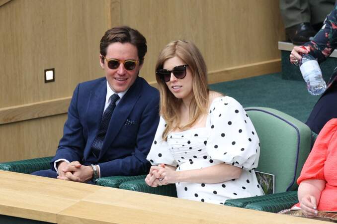 La princesse Beatrice et son époux Edoardo Mapelli Mozzi assistent à un match à Wimbledon, le 8 juillet 2021