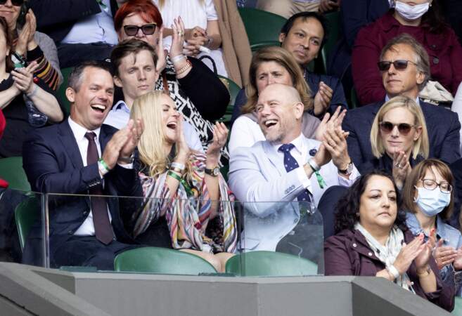 La bonne humeur et l'ambiance étaient au rendez-vous dans les tribunes de Mike Tindall et Zara Phillips, présents au tournoi de Wimbledon, le 7 juillet 2021