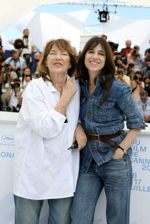 Charlotte Gainsbourg et Jane Birkin complices et tendances lors du 74ème festival international du film de Cannes ce 8 juillet 2021