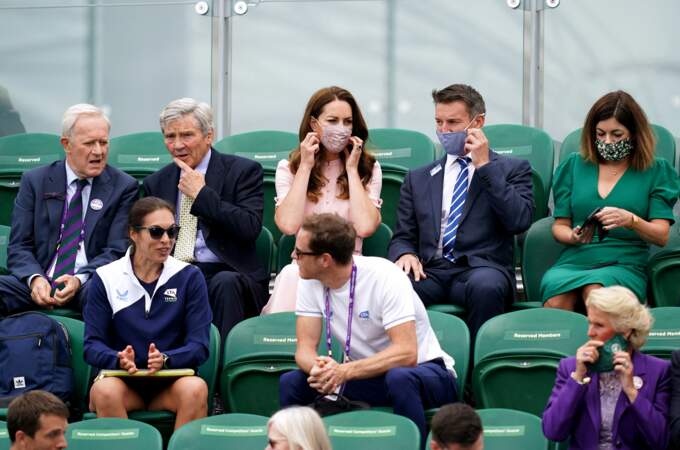 Kate Middleton et son père, Michael Middleton ont pris place dans les gradins pour regarder la finale à Wimbledon ce 11 juillet