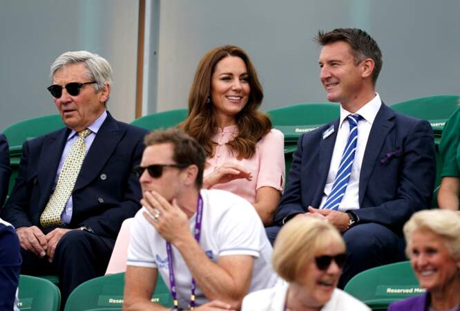 Un moment de complicité entre Kate Middleton et Michael Middleton à Wimbledon ce 11 juillet 