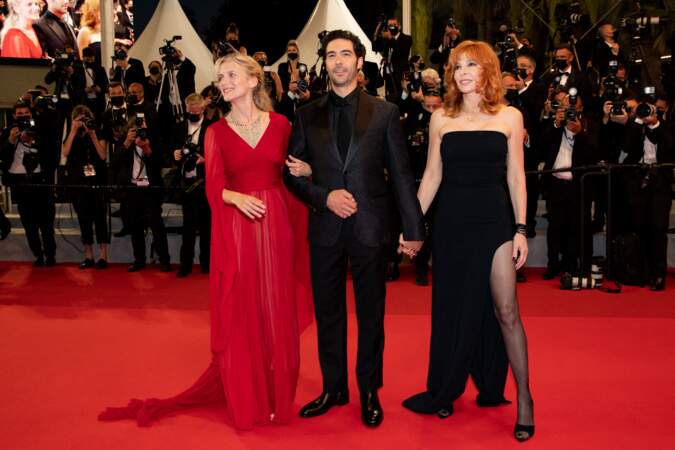 Mélanie Laurent, Tahar Rahim, et Mylène Farmer ont fait une arrivée remarquée sur le tapis rouge du Festival de Cannes ce 10 juillet 