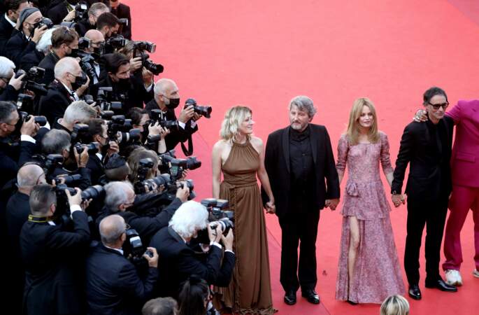 Valeria Bruni Tedeschi aux côtés de Vanessa Paradis et Samuel Benchetrit au Festival de Cannes, ce 10 juillet 