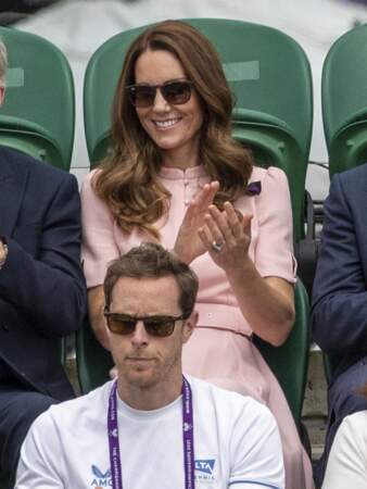 Kate Middleton a encouragé pendant la finale Messieurs du tournoi de tennis de Wimbledon ce 11 juillet  