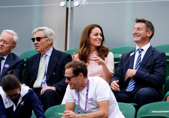 Cette fois-ci ce n'est pas le prince William, mais le père de Kate Middleton qui a accompagné la duchesse à Wimbledon ce 11 juillet 