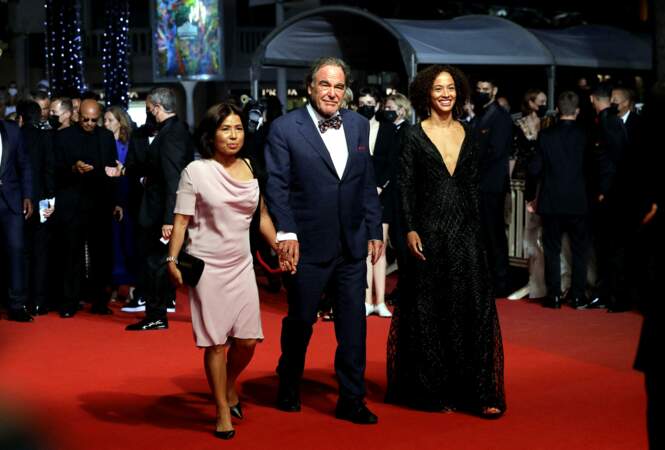Le réalisateur Olivier Stone a foulé le tapis rouge avec sa femme Sun-Jung Jun au Festival de Cannes, ce 10 juillet 