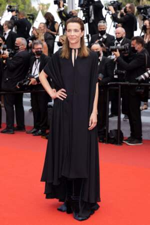 Céline Sallette en longue robe noire élégante lors du 74ème Festival International du Film de Cannes, le 12 juillet 2021.