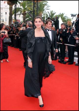 Clotilde Courau enceinte en robe noire au festival de Cannes en 2006
