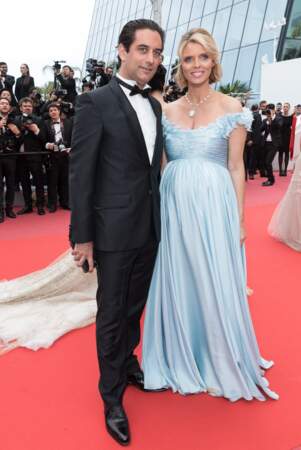 Sylvie Tellier enceinte, avec son mari Laurent, au festival de Cannes : elle opte pour une robe longue bustier le 10 mai 2018.