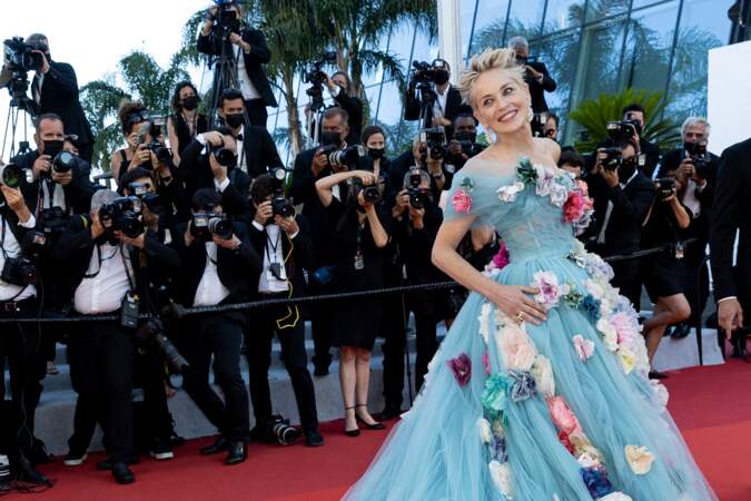 Pour assister à la projection de "L'histoire de ma femme" ce 14 juillet 2021 à Cannes, Sharon Stone avait choisi une robe de princesse griffée Dolce & Gabbana