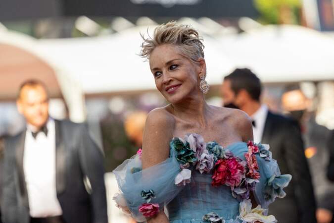 Sharon Stone était la sensation du tapis rouge du Festival de Cannes ce 14 juillet 2021