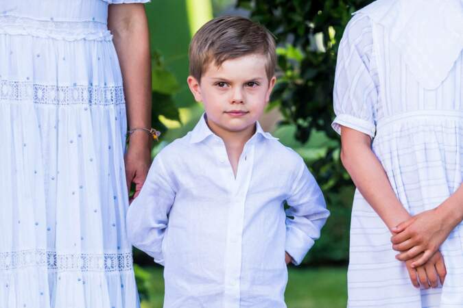 L'adorable prince Oscar de Suède lors de la fête de Victoria au palais de Solliden à Oeland, Suède, le 14 juillet 2021.