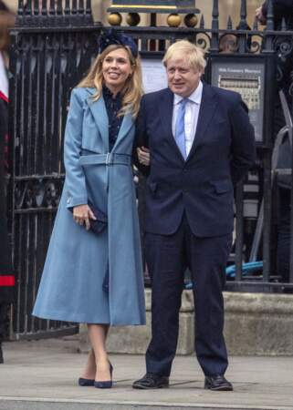 Carrie Symonds ose le manteau long bleu ciel lors de la cérémonie du Commonwealth, à l'abbaye de Westminster de Londres, le 9 mars 2020