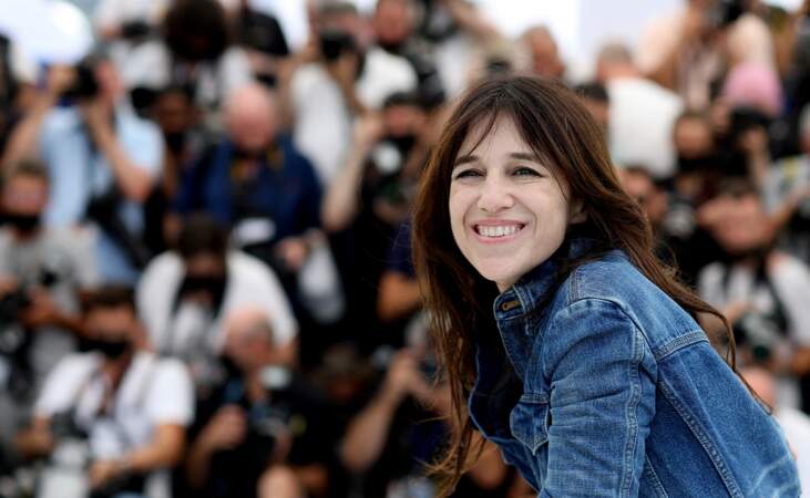 Charlotte Gainsbourg ravit de participer à la 74ème édition du Festival de Cannes, a illuminé la Croisette.