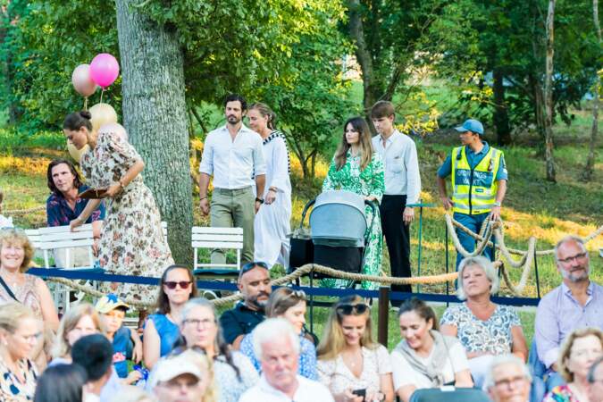 La princesse Sofia de Suède, en compagnie de la princesse Victoria et du prince Carl Philip, arrive au concert "Solliden Sessions", donné au château de Solliden, à Borgholm, le 13 juillet 2021