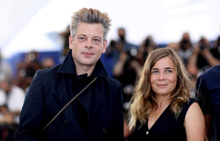 Benjamin Biolay et Blanche Gardin sans Léa Seydoux (absente pour cause de Covid-19) au photocall du film France lors du 74e Festival de Cannes, le 16 juillet 2021.