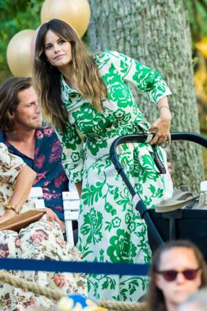 Dans cette robe tendance et colorée, la princesse Sofia offre une nouvelle leçon de style lors du concert "Solliden Sessions" organisé au château de Solliden à Borgholm, le 13 juillet 2021