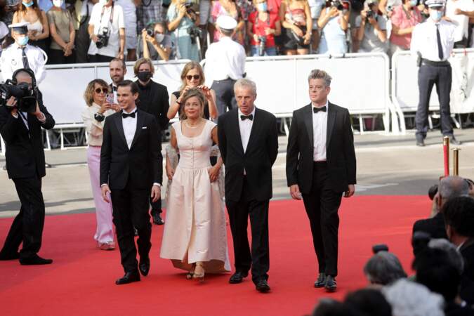 Benjamin Biolay, Blanche Gardin, Emanuele Arioli et le réalisateur Bruno Dumont arrivent sur la Croisette pour présenter le film « France » au Festival de Cannes, le 15 juillet 2021.