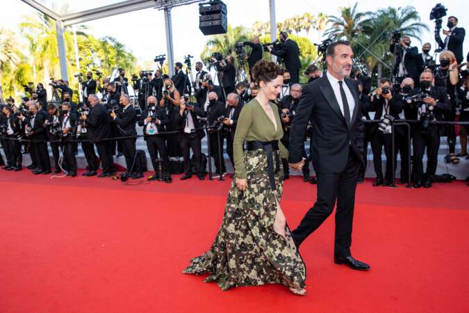 L'amour était au rendez-vous de cette clôture du 74e Festival de Cannes : au casting d'OSS 117 : Alerte rouge en Afrique noire, Jean Dujardin a pu compter sur le soutien de son épouse, Nathalie Péchalat