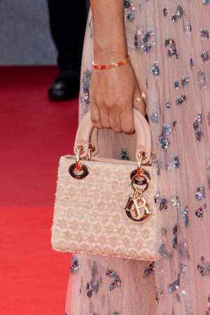 Le petit sac à main Dior de Reem Kherici a fait sensation sur la Croisette, en ce tout dernier jour du Festival de Cannes