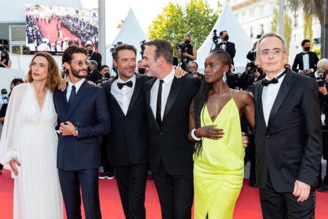Natacha Lindinger, Pierre Niney, Nicolas Bedos, Jean Dujardin, Fatou N'Diaye, Jean-François Halin... Toute l'équipe du film était réunie pour assister à la projection du film, en cette soirée de clôture de Cannes 2021